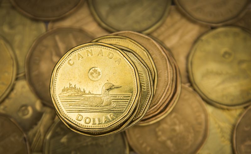 Canadian dollar gains as investors assess hot inflation data
