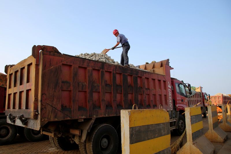 China urges some iron ore traders to reduce inventory