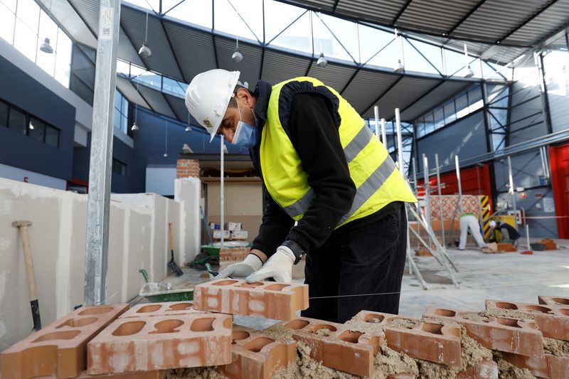 Worker shortage jeopardises Spain’s EU-funded recovery plan