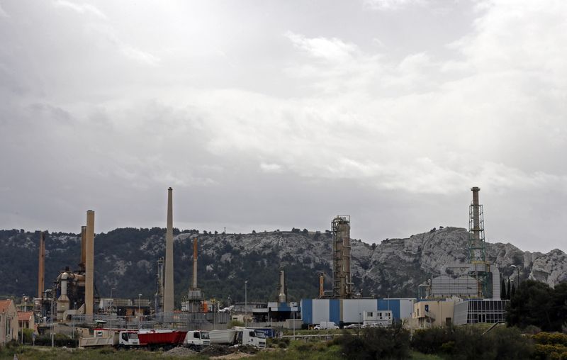 Europe and Mideast crude premiums soar, with few options for buyers