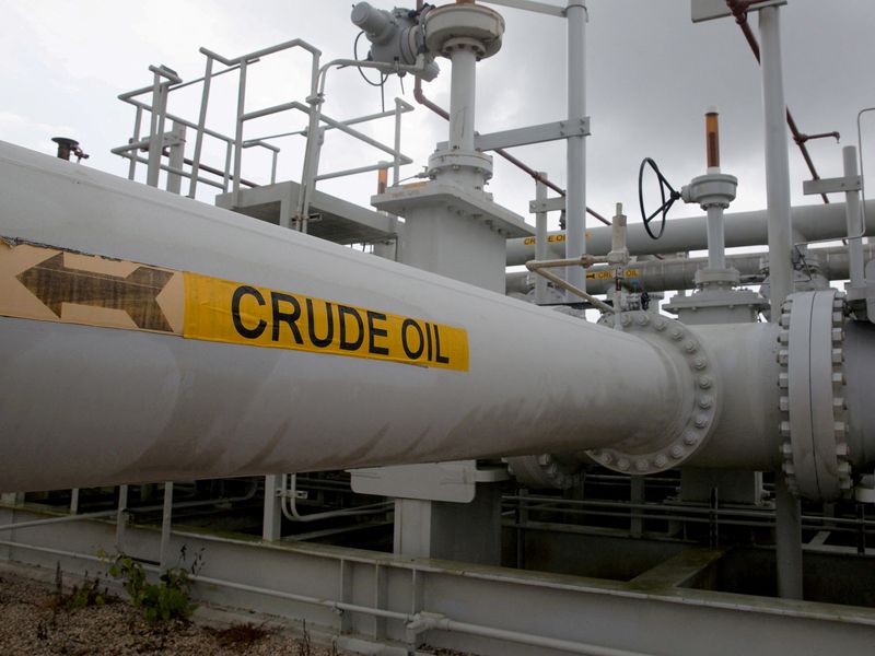 U.S. crude stockpiles rise, fuel inventories fall -EIA