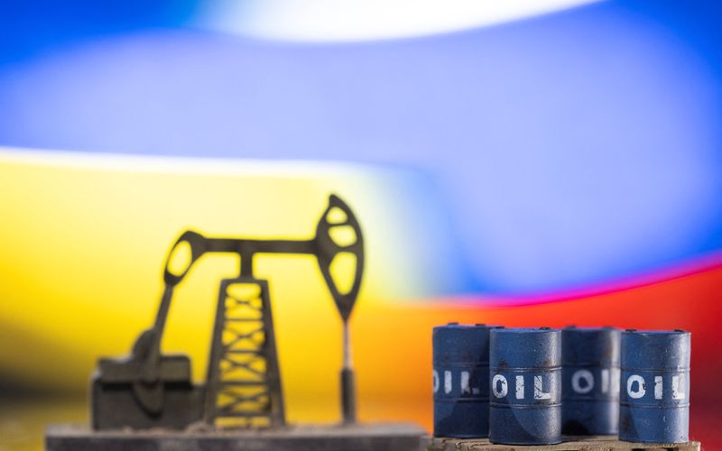 Russian oil exports continue despite payment issues - sources