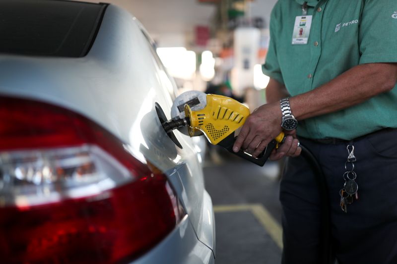Brazil Senate president indicates voting on proposals to lower fuel prices as oil climbs
