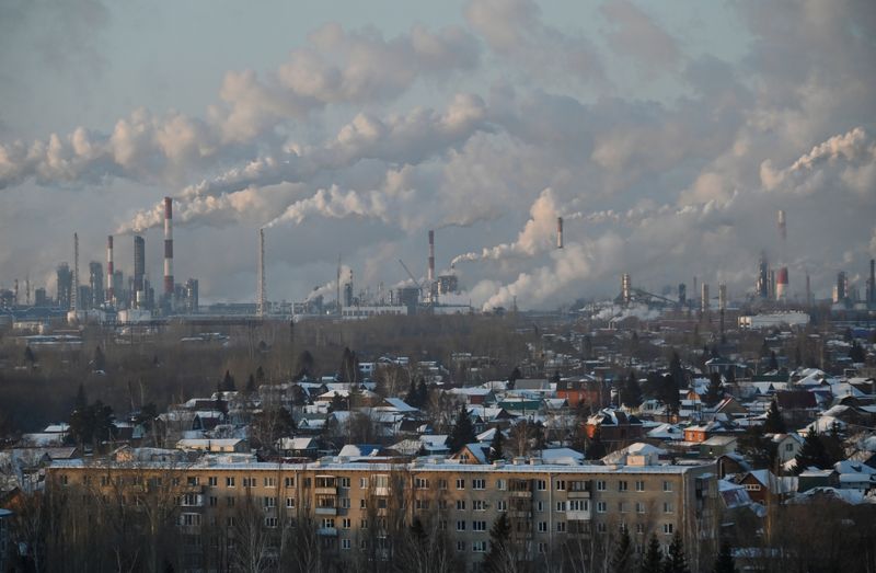 U.S. weighs cutting Russian oil imports amid broad public support