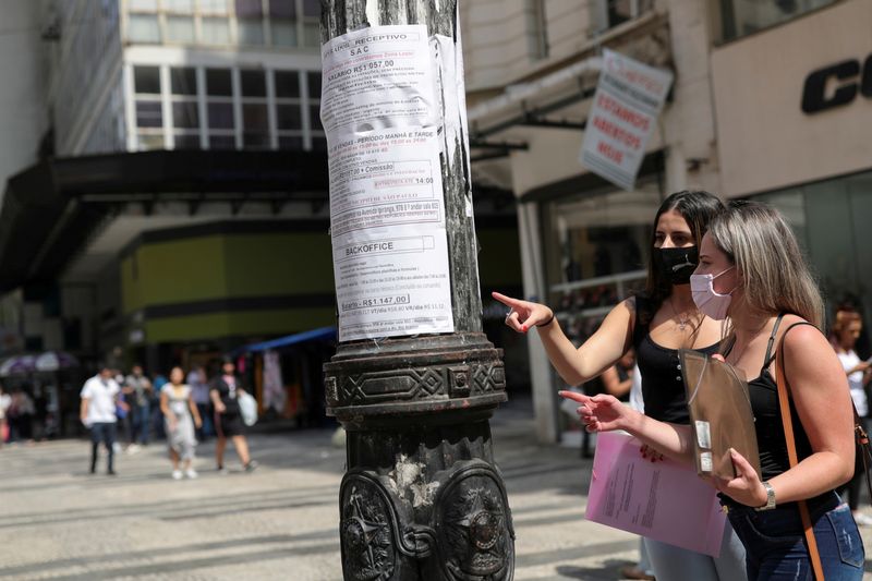 Brazil's jobless rate drops to 10.5% in quarter through April