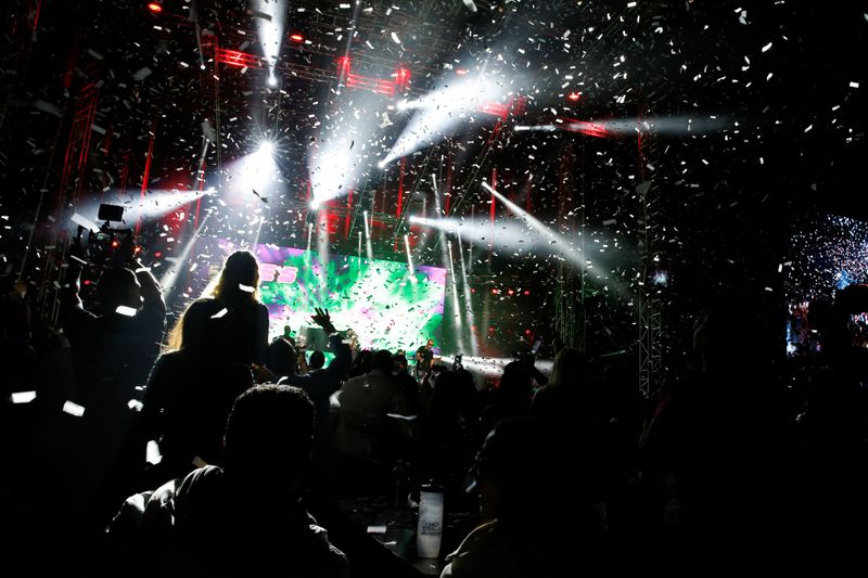 Concerts and catwalks return to Venezuela, but only for those with cash