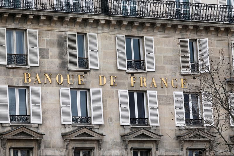 French central bank sees second quarter growth of 0.25%