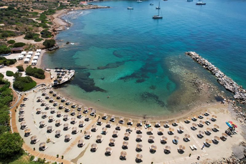 Greek tourism bounces back, but high inflation rears its head