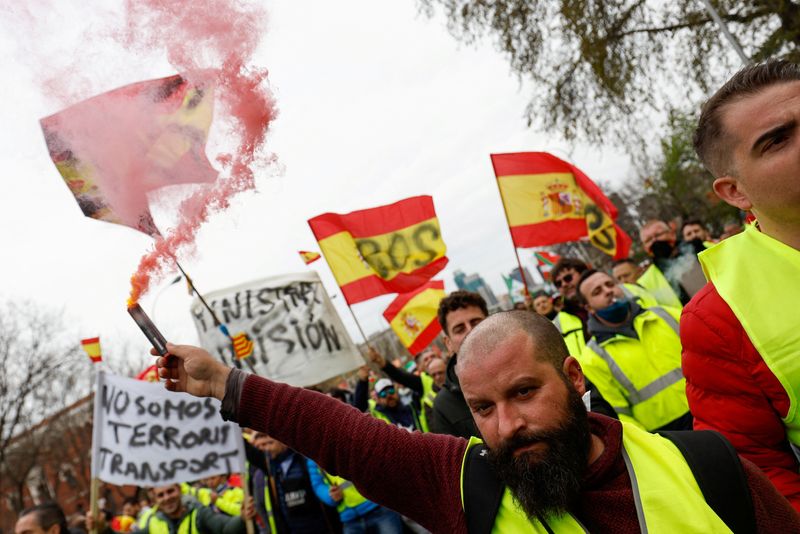 Spanish ruling coalition proposes windfall tax on utilities and banks