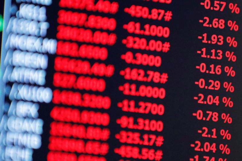 Analysis-World's biggest bond markets back in vogue as recession fears mount