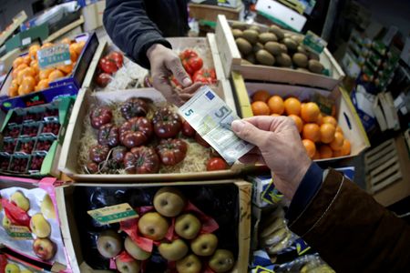 Euro zone consumer confidence falls to -28.8 in September
