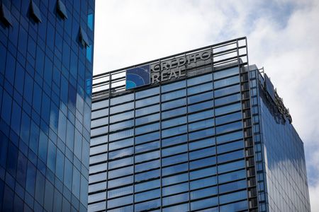 Credito Real's foreign bondholders weighing legal action in Mexico -sources