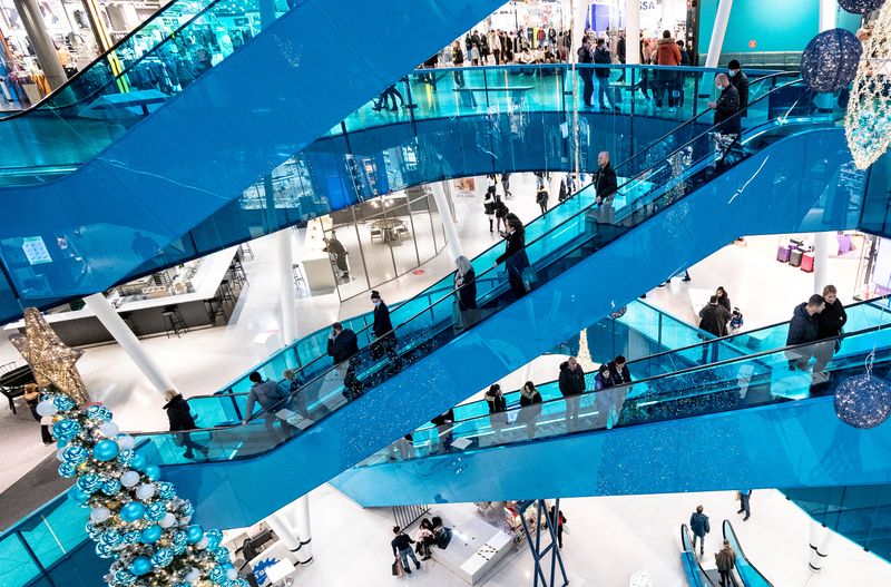 Swedish business, consumer sentiment slides further in September