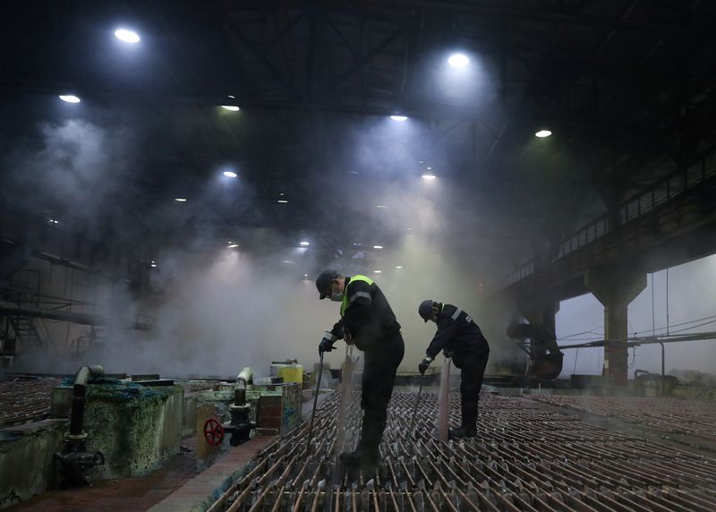 Russian copper builds up in LME warehouses -sources