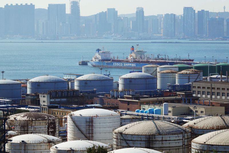 China's Sept crude oil imports fall, fuel exports hit 15-mth high
