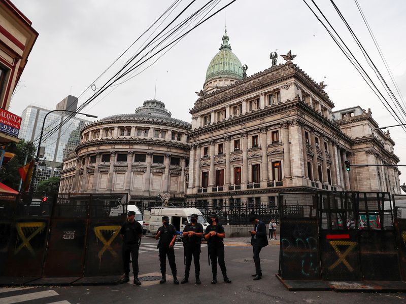 Argentine lawmakers okay 2023 budget bill in overnight session