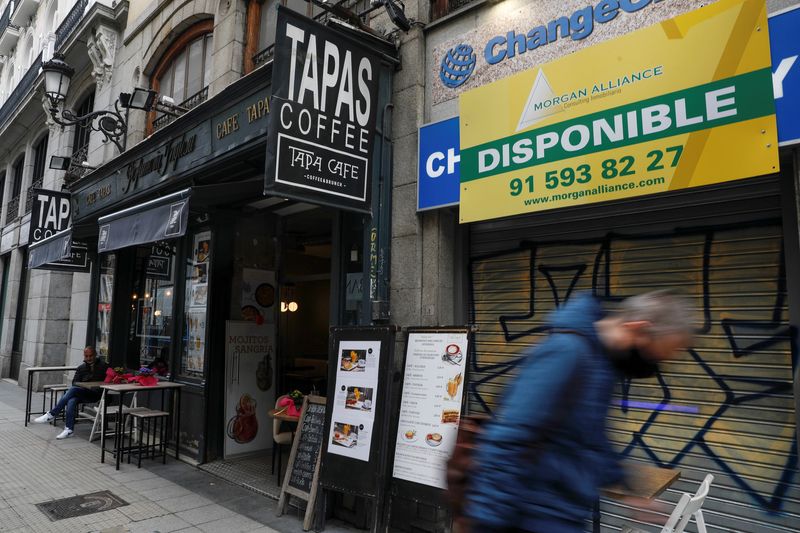 Spain's unemployment rate rises edges up to 12.67% in Q3