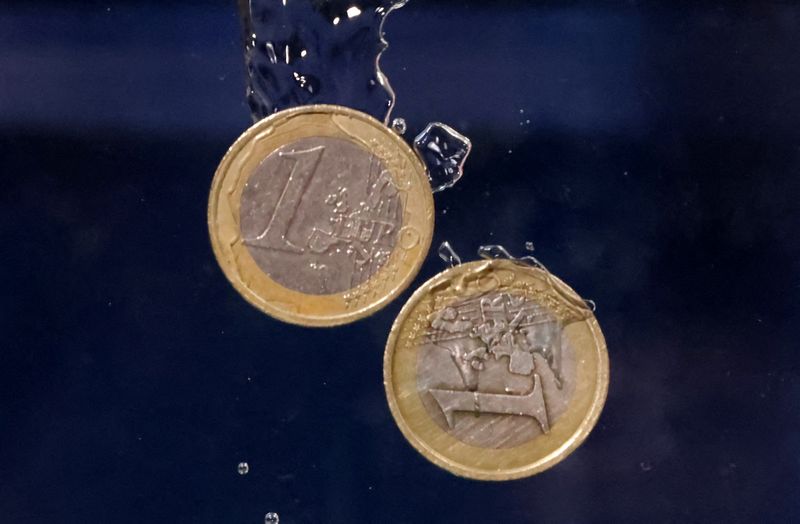 Euro zone credit growth remains brisk despite gloomy outlook