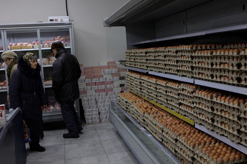 Russian economy shrinks 1.7% in Jan-Sept, but capital investment up