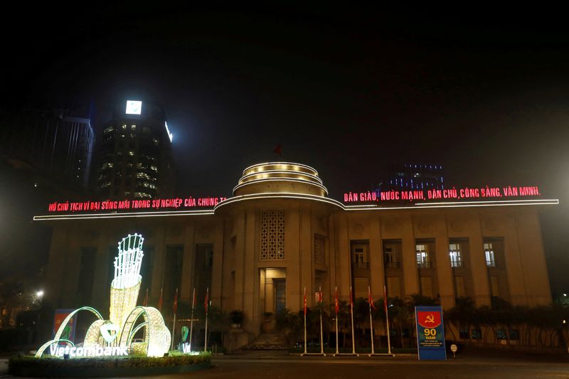 Vietnam central bank raises cap on 2022 credit growth