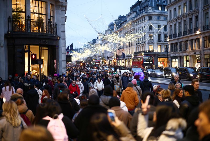 UK consumer spending fails to keep pace with inflation: surveys