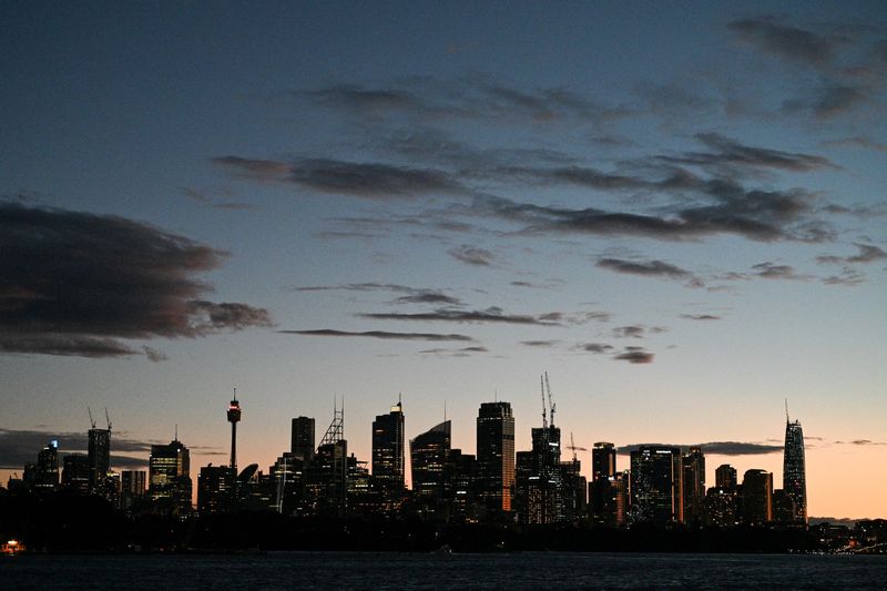 Australian fund managers keep big banks at arm's length