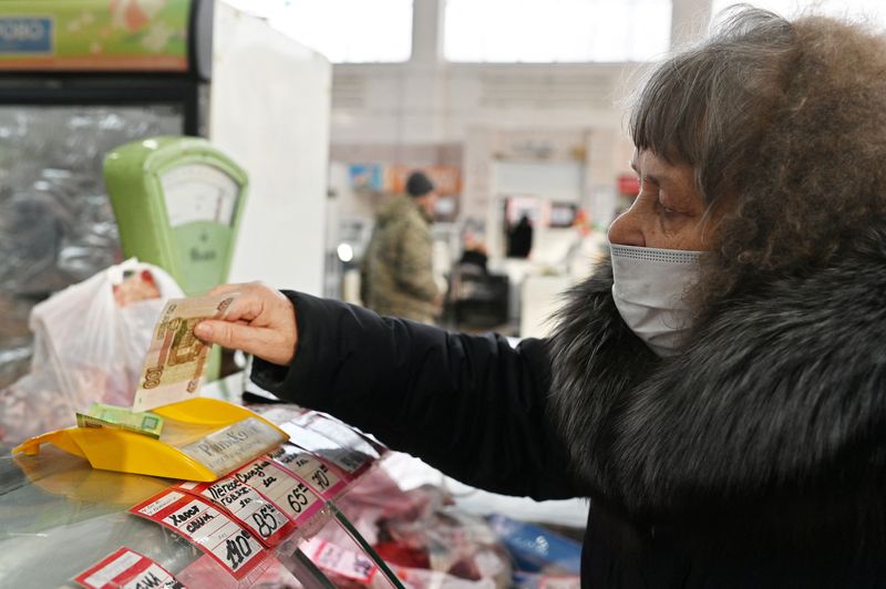 Russia's GDP to fall 15% this year on Ukraine-linked sanctions -IIF