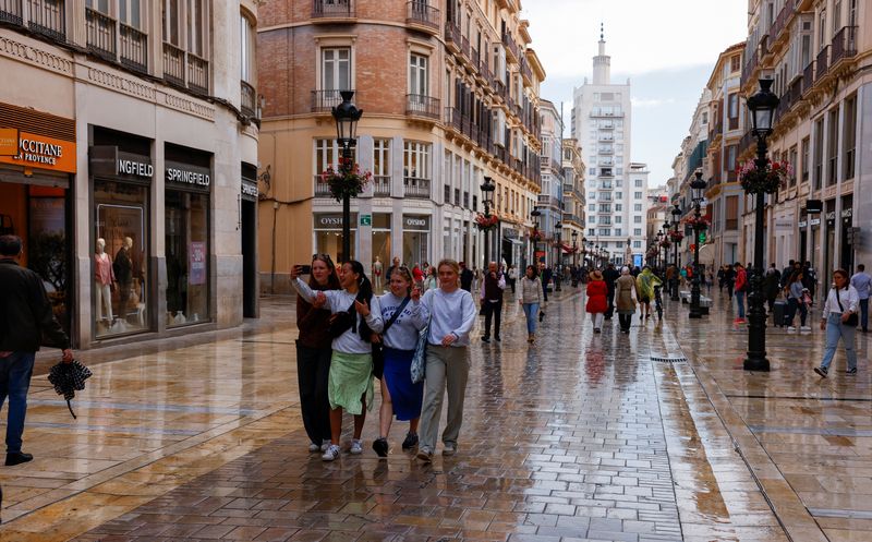 Spain's GDP growth slows to 0.3% in Q1 as Madrid readies cut to 2022 outlook