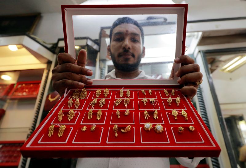 Gold dips as bond yields rise before Fed meeting