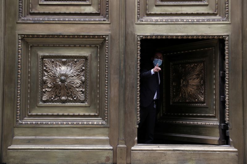 Chile central bank mulled 150 point rate increase at May meeting, minutes show