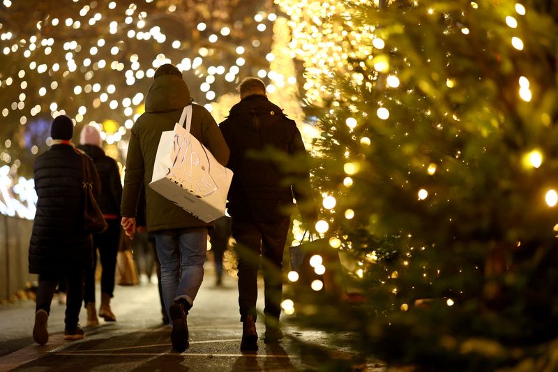 German retail sales rise 1.1% m/m in November