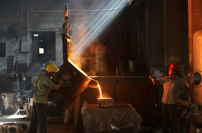 Iron ore futures rebound as bargain hunting supports