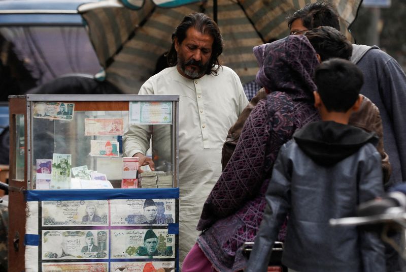 Cash-strapped Pakistan talks to IMF in bid to unlock $7 billion bailout