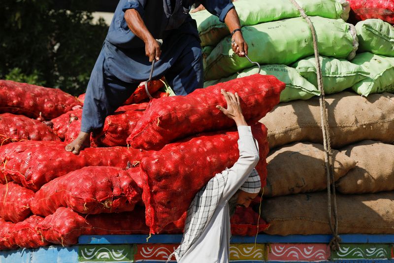 Inflation in Pakistan could average 33% in H1 2023, says Moody's economist