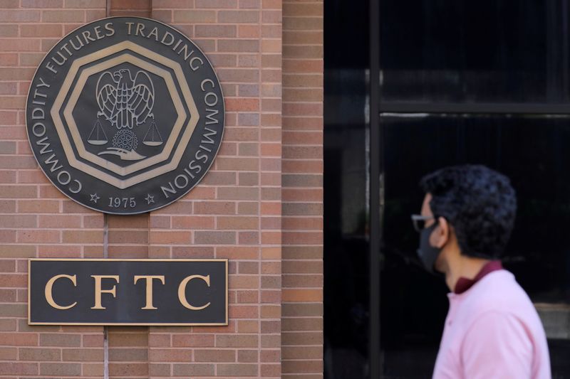 Column-Funds dump 10-year Treasuries, eye steeper U.S. curve: McGeever