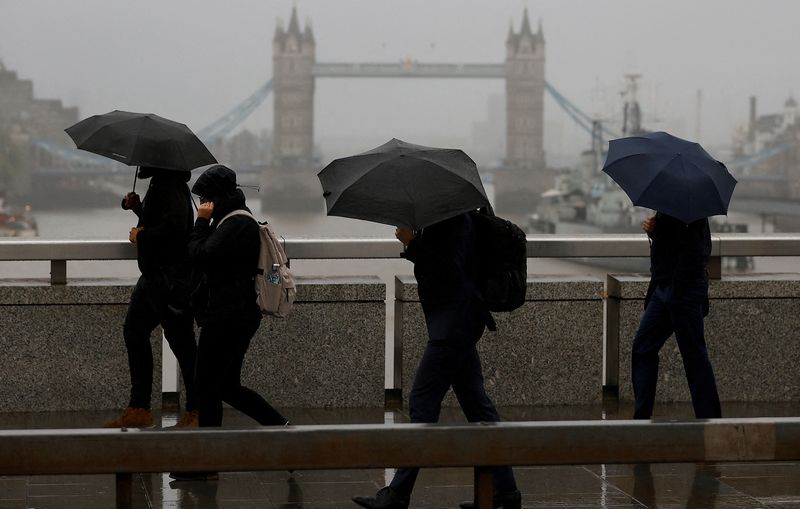 UK sees record sickness and zero productivity growth in 2022