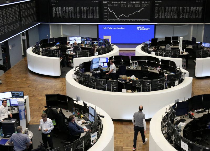European shares end higher with eyes on Fed, oil stocks fall for second day