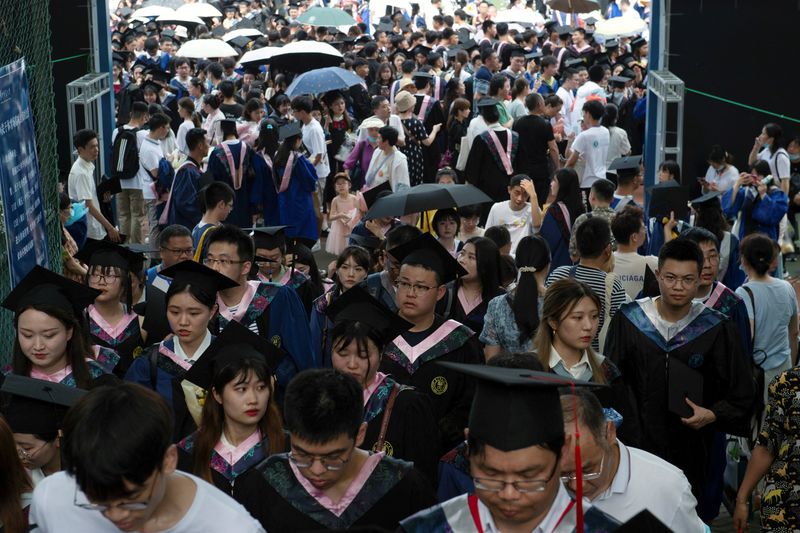 Chinese graduates lower their ambitions in moribund jobs market