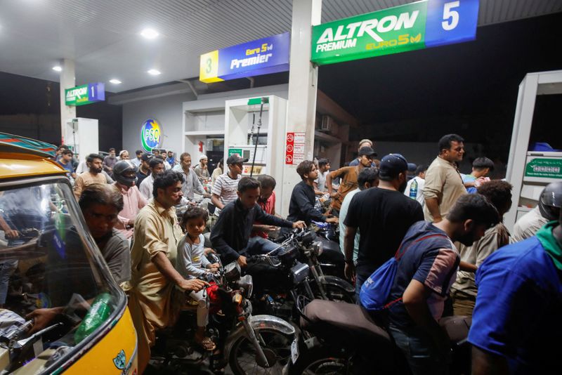 Pakistan clinches last-gasp $3 billion IMF bailout