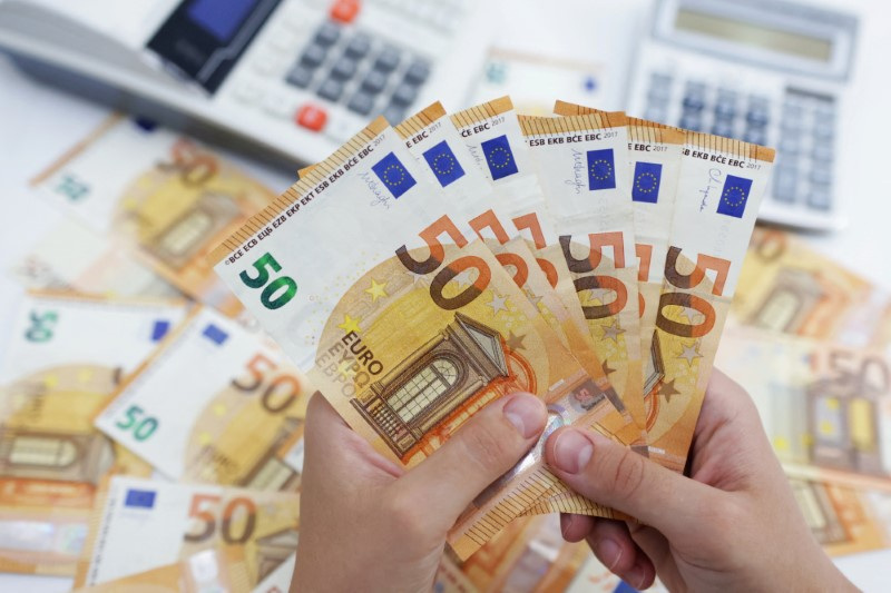 Euro gains, euro zone bond yields drop as U.S. unemployment rate rises