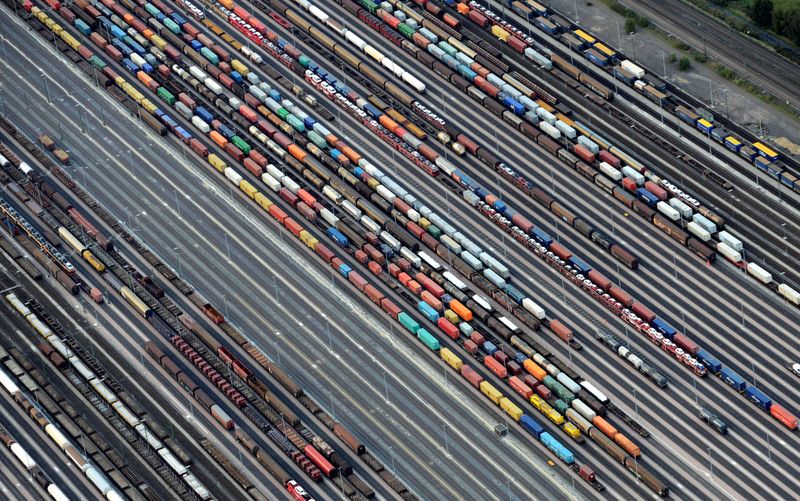 Euro zone swings to trade surplus y/y in July