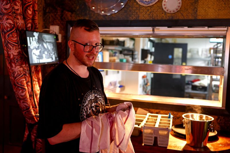 Flexible hours, sick pay and meals, British workers get a better deal