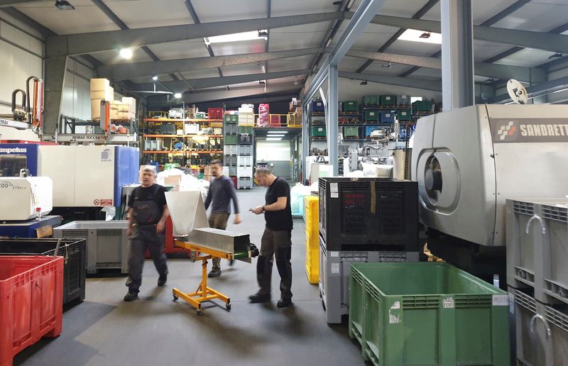 Polish factory downturn strong in Sept, but declines soften -PMI