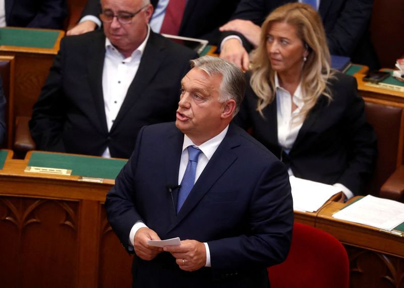 Hungary raises deficit gap, puts pressure on banks to boost lending