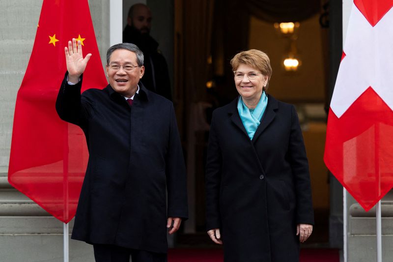 China, Switzerland sign declaration with view to expanding trade