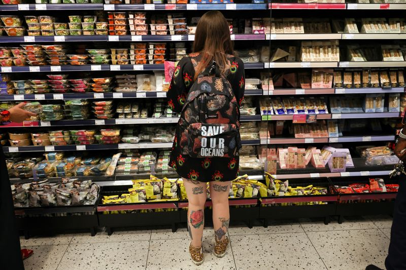 Inflation trumps retail sales for sterling speculators