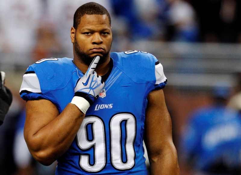 Football and Finances: NFL's Ndamukong Suh teaches kids money smarts