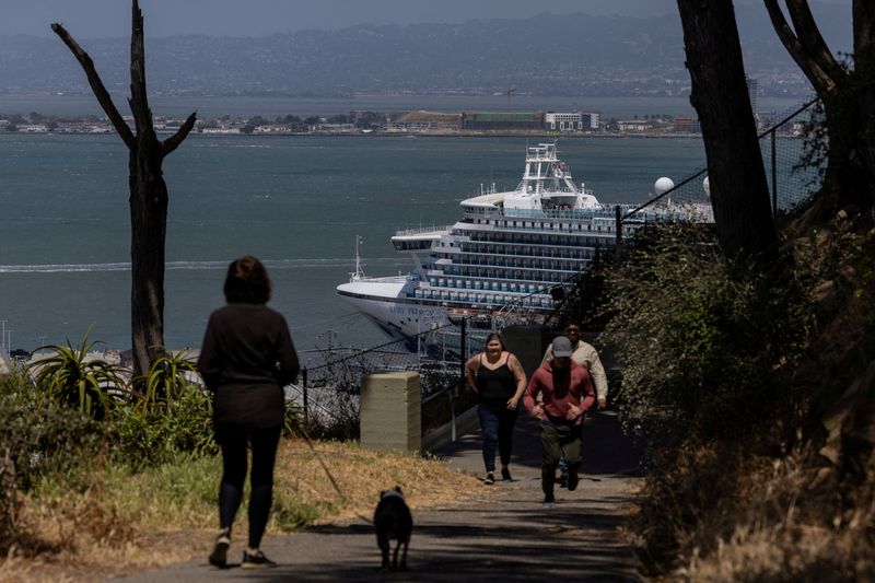 Column-How a higher retirement age would hurt low-income US workers