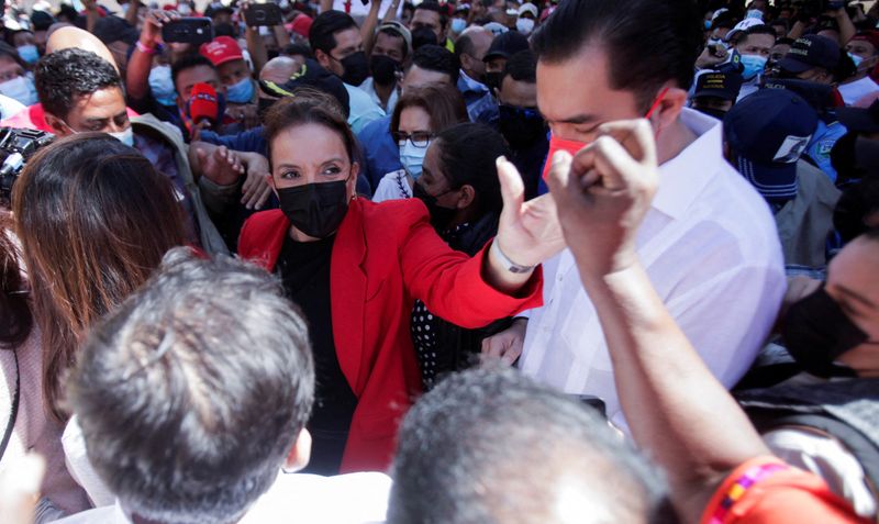 Rival Honduran lawmakers back different congressional heads in dispute with next president