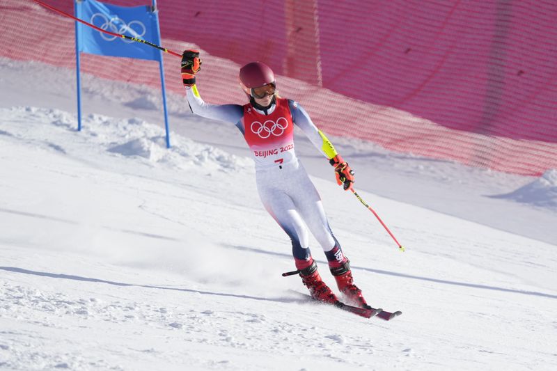 OlympicsAlpine skiingShiffrin crashes out of giant slalom